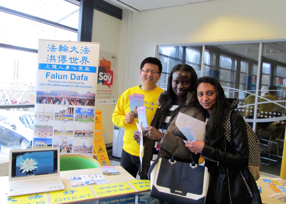Image for article UK: Falun Dafa Welcomed During Diversity Week at Birmingham Metropolitan College