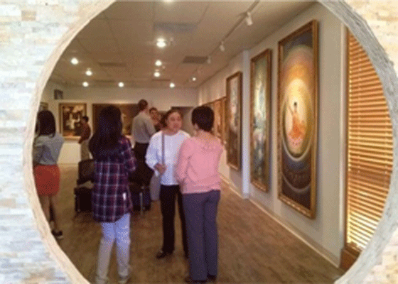 Image for article Art Exhibitions Draw Support for Falun Gong